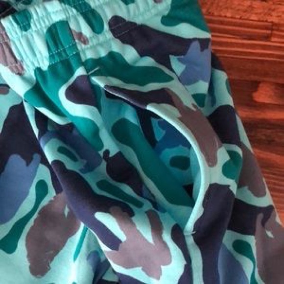 Pharrell Williams x Adidas Camo Shorts - Picture 4 of 4